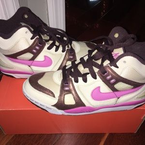 NEW NIKE Retro Pink Beige Hightop Fashion Sneakers